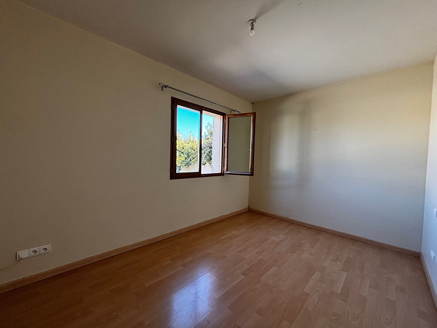 
GRENADE  au calme T5 128m²
